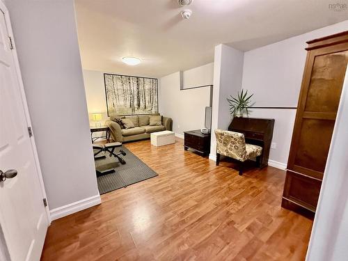 707 Pleasant Street, Dartmouth, NS - Indoor