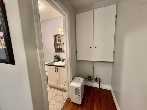 707 Pleasant Street, Dartmouth, NS - Indoor Photo Showing Other Room