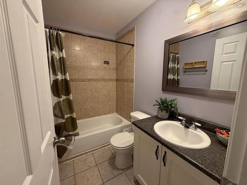 707 Pleasant Street, Dartmouth, NS - Indoor Photo Showing Bathroom
