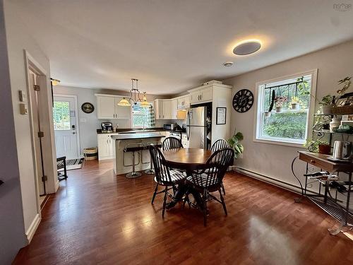 707 Pleasant Street, Dartmouth, NS - Indoor Photo Showing Dining Room