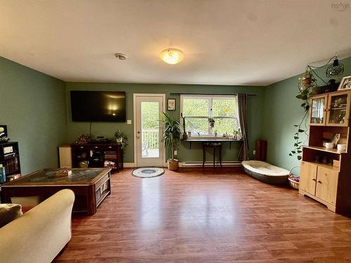 707 Pleasant Street, Dartmouth, NS - Indoor Photo Showing Living Room