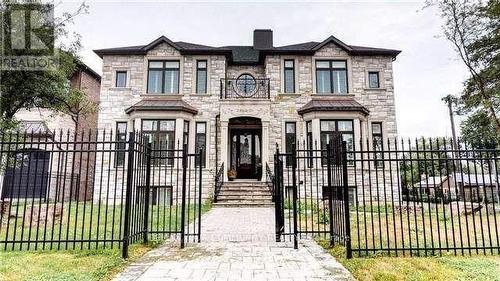 18 PARKER AVENUE  Richmond Hill, ON L4E 2W5