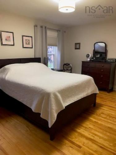 86 Queen Street, Truro, NS - Indoor Photo Showing Bedroom