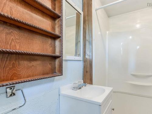 8801 201 Highway, Nictaux, NS - Indoor Photo Showing Bathroom
