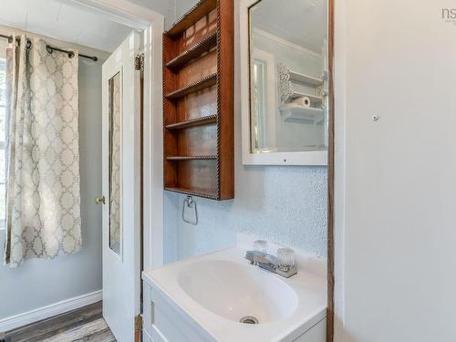 8801 201 Highway, Nictaux, NS - Indoor Photo Showing Bathroom