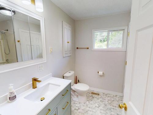 79 Meadow Brook Hill, Mulgrave, NS - Indoor Photo Showing Bathroom