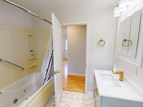 79 Meadow Brook Hill, Mulgrave, NS - Indoor Photo Showing Bathroom