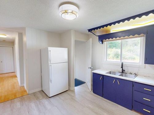 79 Meadow Brook Hill, Mulgrave, NS - Indoor Photo Showing Kitchen With Double Sink