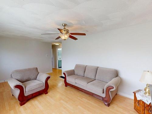 79 Meadow Brook Hill, Mulgrave, NS - Indoor Photo Showing Living Room