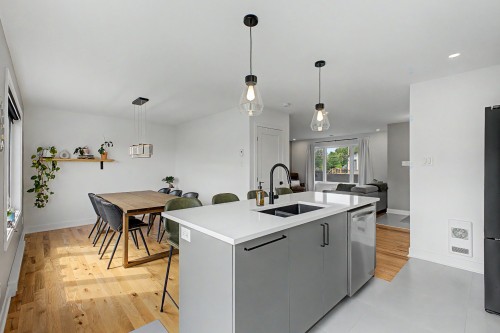 Cuisine - 871 Rue Du Ruisseau, Farnham, QC - Indoor Photo Showing Kitchen With Double Sink