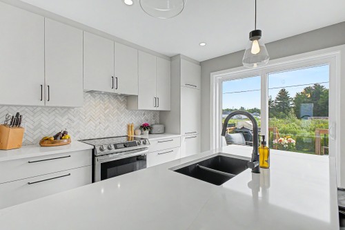 Cuisine - 871 Rue Du Ruisseau, Farnham, QC - Indoor Photo Showing Kitchen With Double Sink With Upgraded Kitchen
