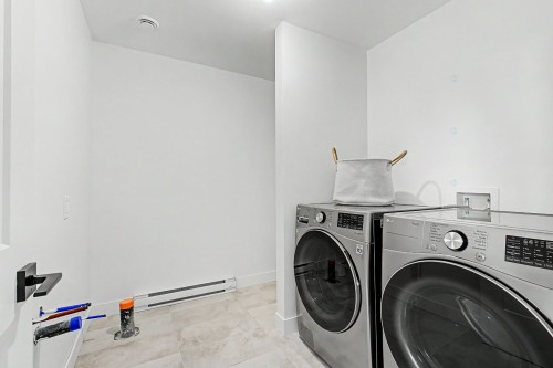 Salle de lavage - 871 Rue Du Ruisseau, Farnham, QC - Indoor Photo Showing Laundry Room