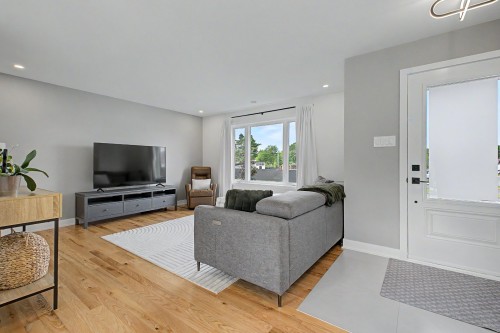 Salon - 871 Rue Du Ruisseau, Farnham, QC - Indoor Photo Showing Living Room