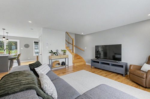 Salon - 871 Rue Du Ruisseau, Farnham, QC - Indoor Photo Showing Living Room With Fireplace