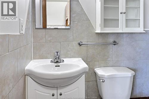 401 Parent Unit# 2, Windsor, ON - Indoor Photo Showing Bathroom