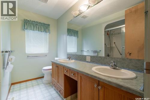 145 Mayfair Crescent, Regina, SK - Indoor Photo Showing Bathroom