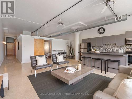 207 - 365 Dundas Street E, Toronto, ON - Indoor