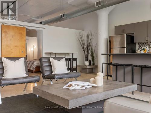 207 - 365 Dundas Street E, Toronto, ON - Indoor