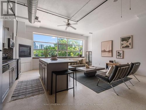 207 - 365 Dundas Street E, Toronto, ON - Indoor