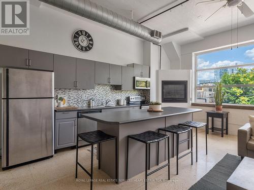 207 - 365 Dundas Street E, Toronto, ON - Indoor Photo Showing Kitchen With Stainless Steel Kitchen With Upgraded Kitchen