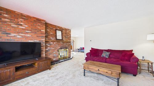 419 Lindsay Street, Kimberley, BC - Indoor Photo Showing Living Room With Fireplace