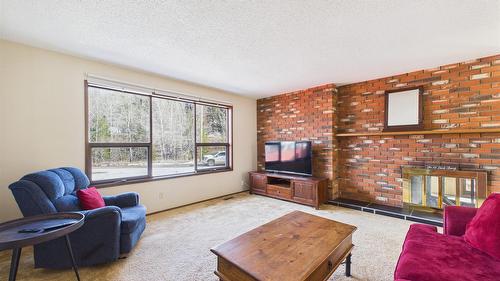 419 Lindsay Street, Kimberley, BC - Indoor Photo Showing Living Room With Fireplace