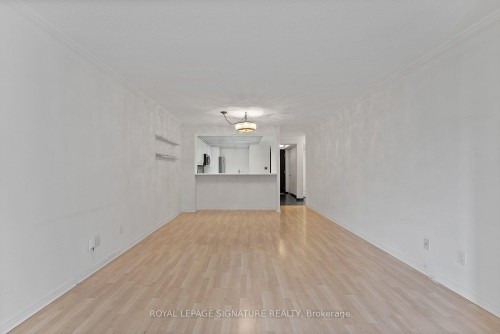 206-18 Hollywood Avenue, Toronto, ON - Indoor Photo Showing Other Room
