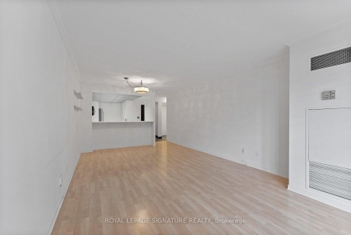 206-18 Hollywood Avenue, Toronto, ON - Indoor Photo Showing Other Room