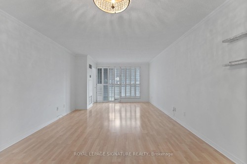 206-18 Hollywood Avenue, Toronto, ON - Indoor Photo Showing Other Room
