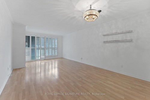 206-18 Hollywood Avenue, Toronto, ON - Indoor Photo Showing Other Room
