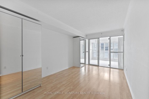 206-18 Hollywood Avenue, Toronto, ON - Indoor Photo Showing Other Room