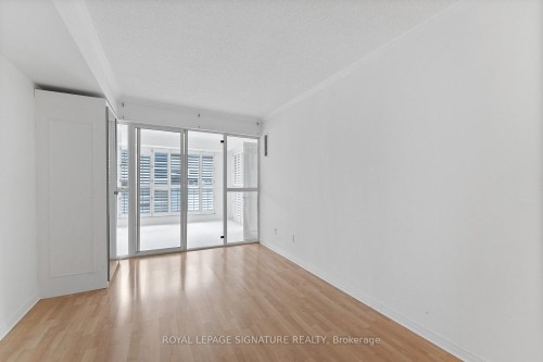 206-18 Hollywood Avenue, Toronto, ON - Indoor Photo Showing Other Room
