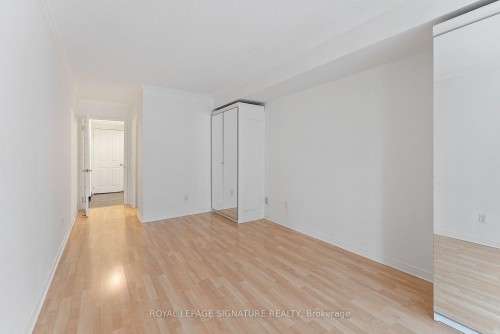 206-18 Hollywood Avenue, Toronto, ON - Indoor Photo Showing Other Room