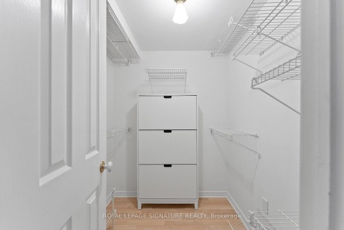 206-18 Hollywood Avenue, Toronto, ON - Indoor