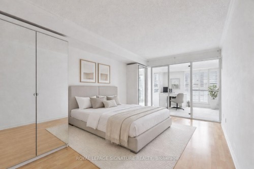 206-18 Hollywood Avenue, Toronto, ON - Indoor Photo Showing Bedroom