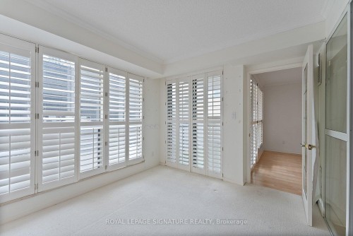 206-18 Hollywood Avenue, Toronto, ON - Indoor Photo Showing Other Room