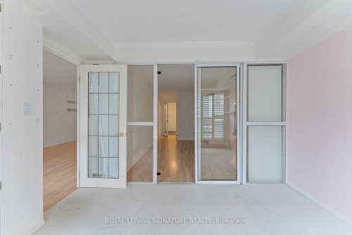206-18 Hollywood Avenue, Toronto, ON - Indoor Photo Showing Other Room
