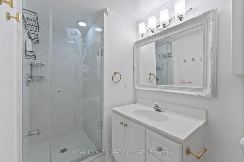 206-18 Hollywood Avenue, Toronto, ON - Indoor Photo Showing Bathroom
