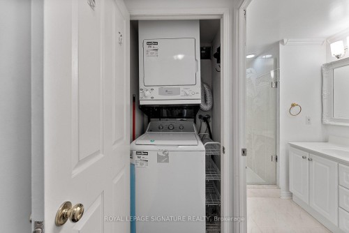 206-18 Hollywood Avenue, Toronto, ON - Indoor Photo Showing Laundry Room