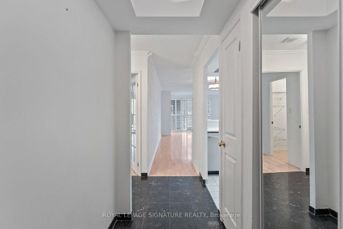 206-18 Hollywood Avenue, Toronto, ON - Indoor Photo Showing Other Room