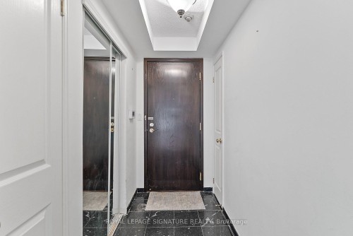 206-18 Hollywood Avenue, Toronto, ON - Indoor Photo Showing Other Room