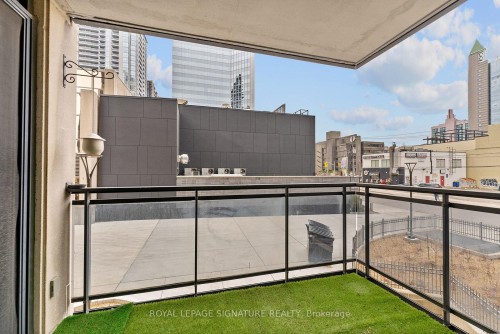 206-18 Hollywood Avenue, Toronto, ON - Outdoor With Exterior