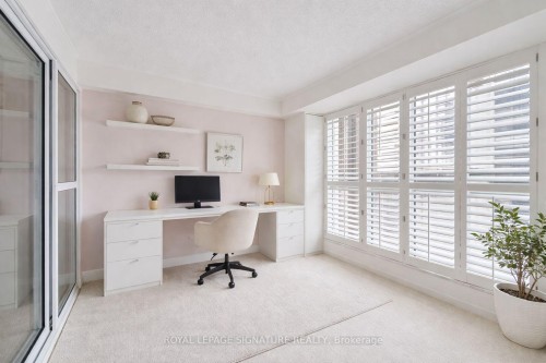 206-18 Hollywood Avenue, Toronto, ON - Indoor Photo Showing Office