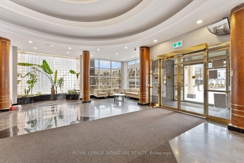 206-18 Hollywood Avenue, Toronto, ON - Indoor Photo Showing Other Room