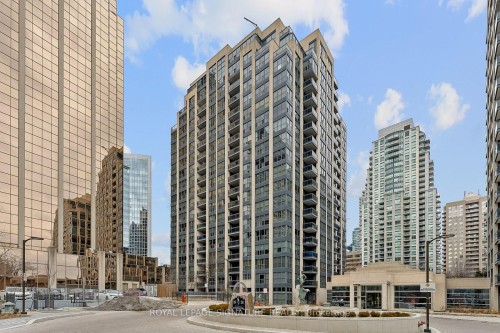 206-18 Hollywood Avenue, Toronto, ON - Outdoor With Facade