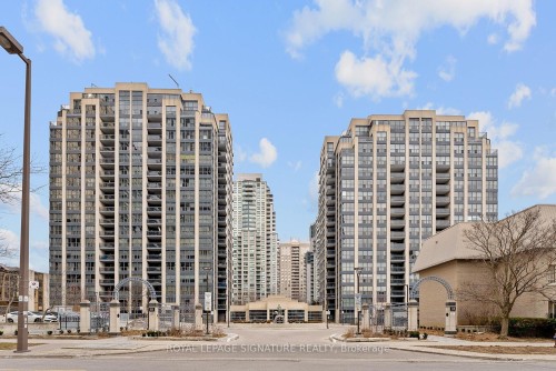 206-18 Hollywood Avenue, Toronto, ON - Outdoor With Facade