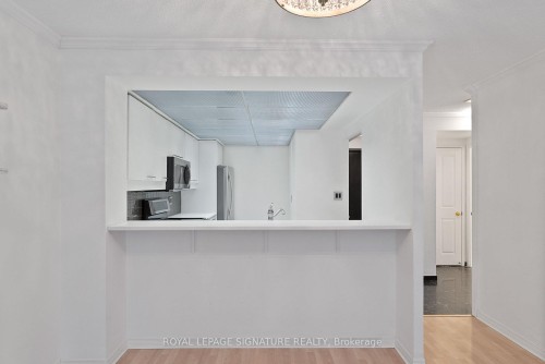 206-18 Hollywood Avenue, Toronto, ON - Indoor Photo Showing Other Room