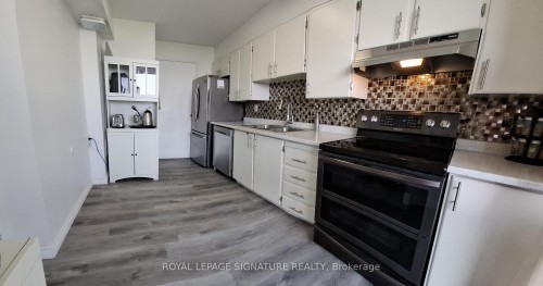 1210-60 Inverlochy Boulevard, Markham, ON - Indoor Photo Showing Kitchen With Double Sink