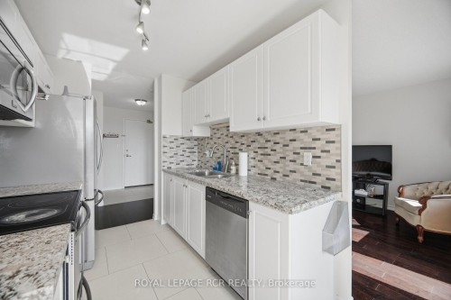 304-10 Dayspring Circle S, Brampton, ON - Indoor Photo Showing Kitchen With Upgraded Kitchen
