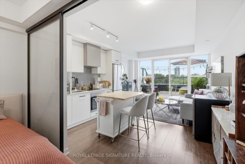 503-899 Queen Street E, Toronto, ON - Indoor Photo Showing Kitchen